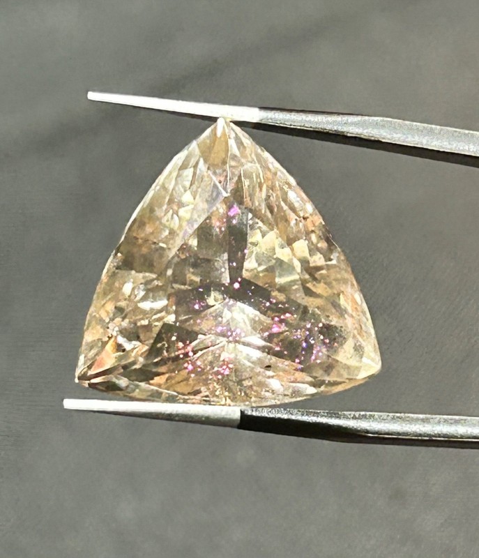 PFS-1 Pink Fire Quartz Covelite 13ct 16x16x11mm Brazil