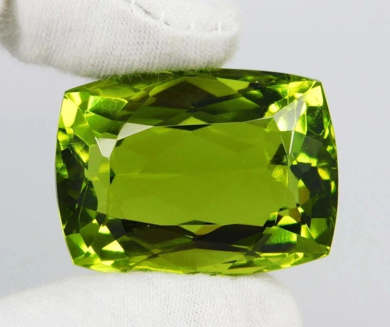 100 Carat Flawless Green Tsavorite Garnet Cushion Cut Certified Loose Gemstone