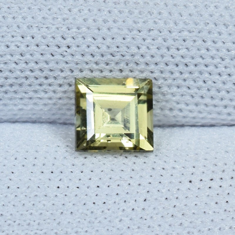 0.93 ct BEST GRADE LIME YELLOW NATURAL CHRYSOBERYL - 5 mm SQUARE Gemstone Video gallery