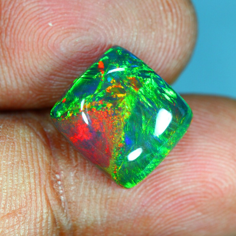 3.67 Cts_Extreme Top Fire_100 % Natural Rainbow 3D Flash Welo Solid Black Opal