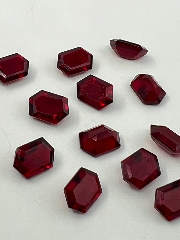 [WHOLESALE] GARNET GLASS FIELD FACETED HEXAGONE SHAPE LOOSE GEMSTONE