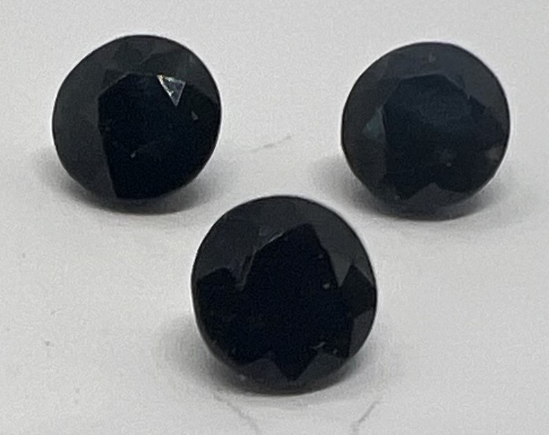 Large round Sapphires – Apx 5.1-5.5mm – set of 3 -Avge 2.52cts