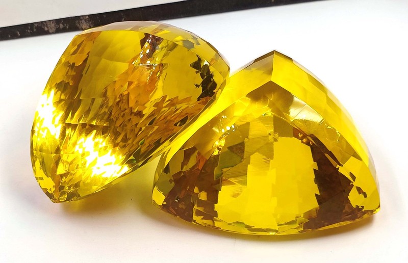 Glorious 2000 Ct Natural Yellow Sapphire Trillion Shape Pair IGL Gemstone 6AHJ gallery