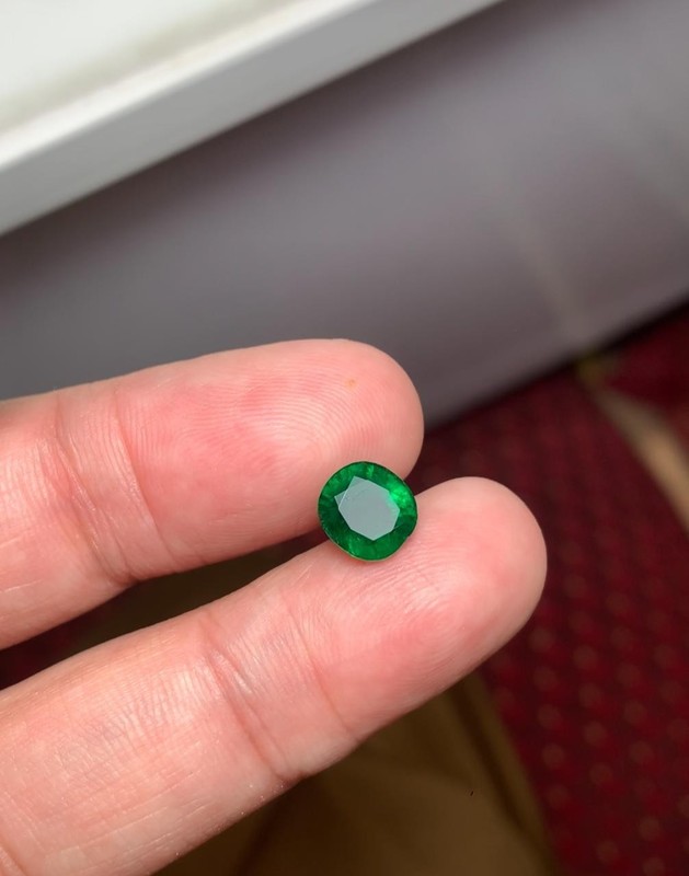 1.67carat Certified Vivid Green Swat Pakistan Emerald gallery