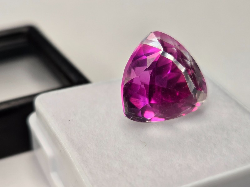 Superb Certified Bi-color Pitambari Sapphire Trillion Cut 11+Ct Gemstone Natural gallery