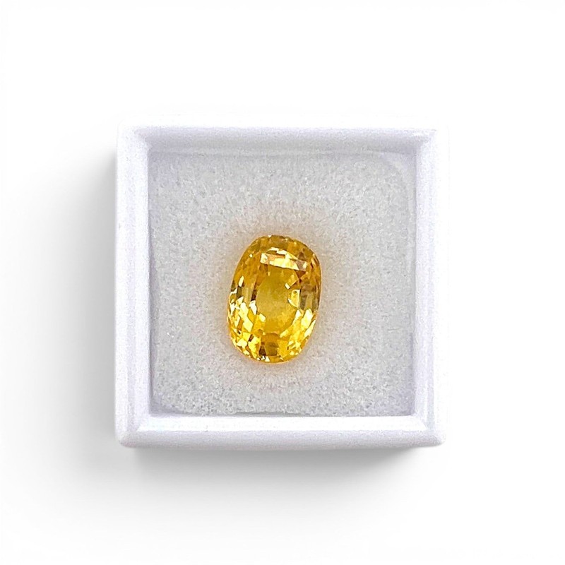 Sapphire Oval cushion 6.10 ct | Ceylon (Sri-Lanka) No-Heated Natural yellow