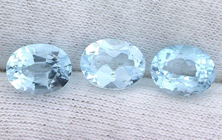 ONE 9×7 9mm x 7mm Oval Sky Blue Topaz Gemstone Gem Stone EBS1173
