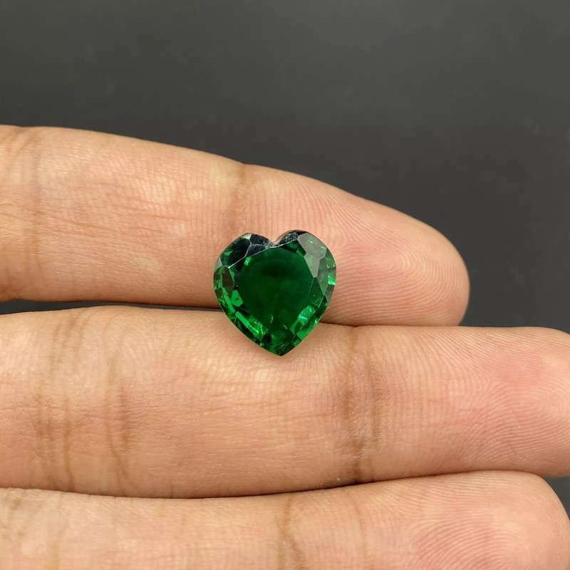 Top Quality Zambian Green Emerald Heart Shape Loose Stone 12 Ct Emerald Gemstone