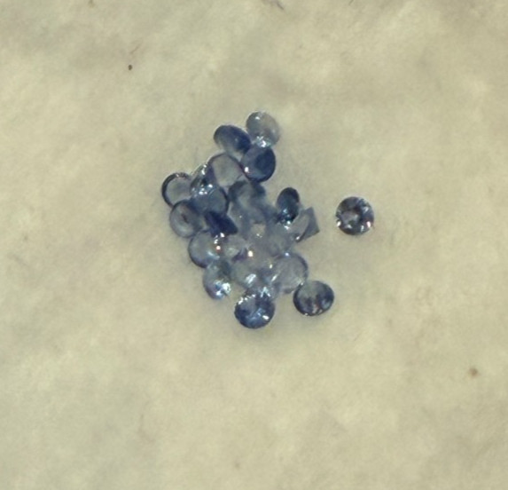 CEYLON SAPPHIRE, 0.82 CTS, 25 PCS, CORNFLOUR BLUE, 1.8 TO 2 MM, ROUND DIAMOND