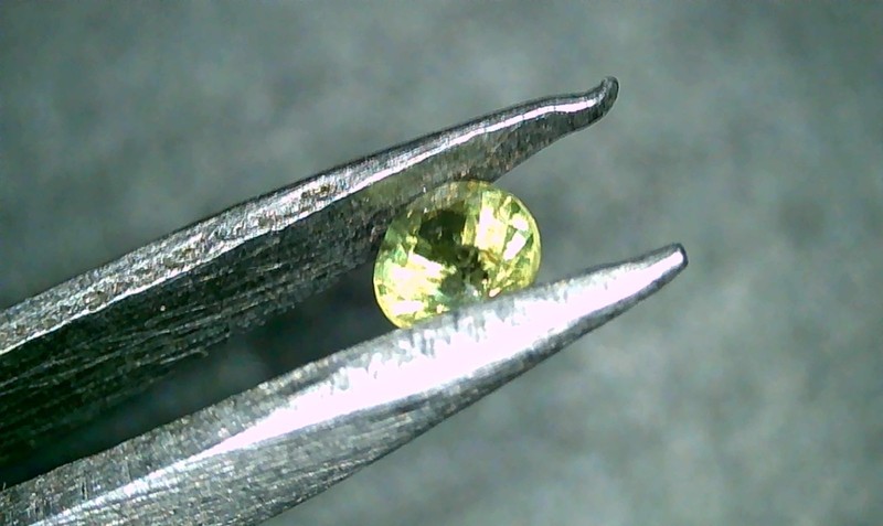 Sapphire. 3.4mm round brilliant cut (si) Aussie Parti sapphire bright 0.26ct